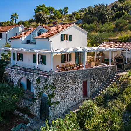 Vila Tudor Bobovisca Екстериор снимка