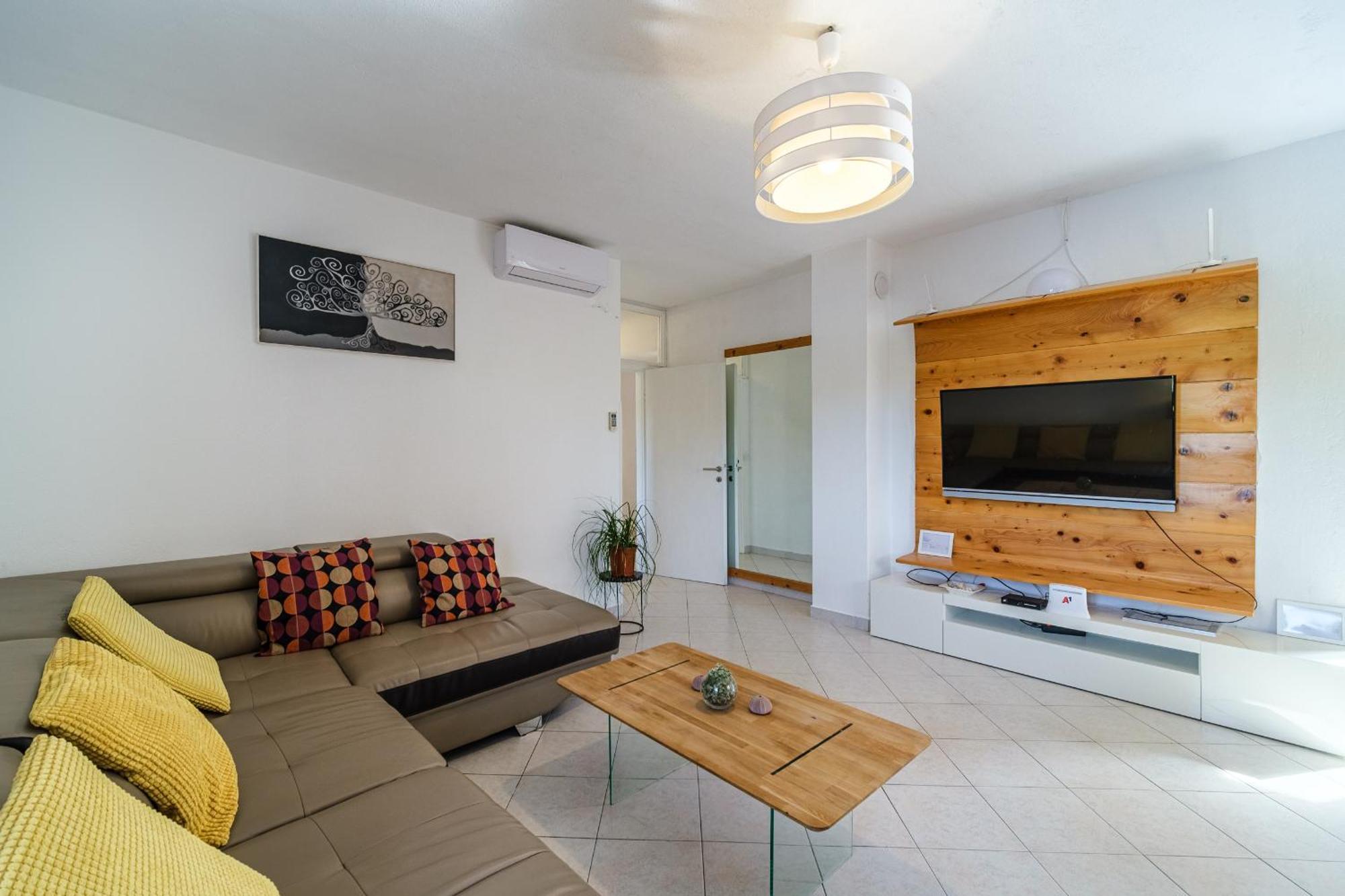 Vila Tudor Bobovisca Екстериор снимка